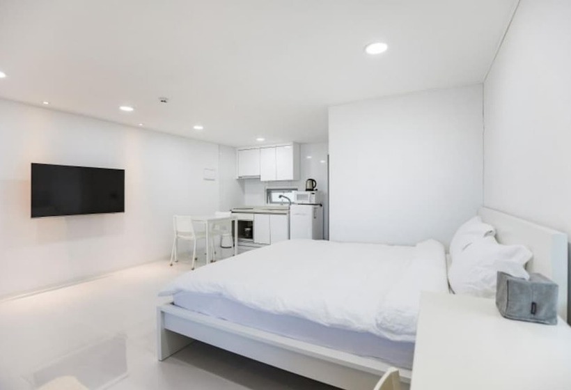 Geojedo N White Pension