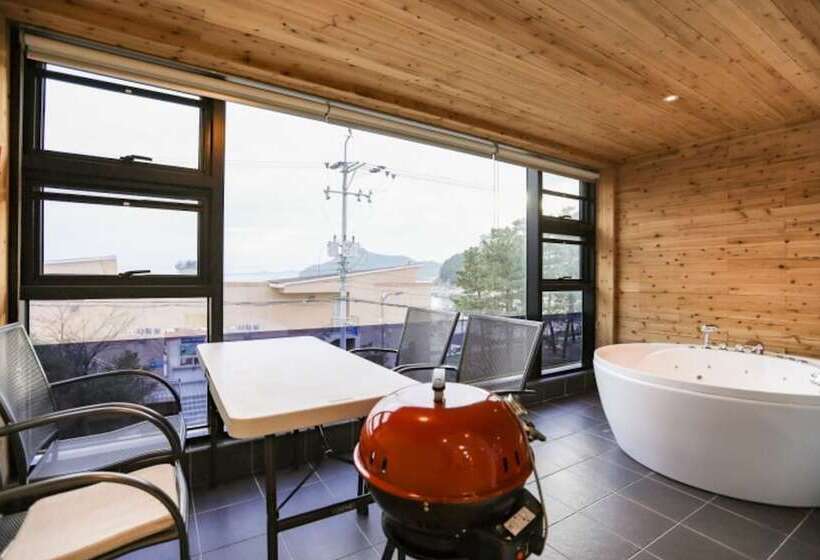 Geojedo N White Pension