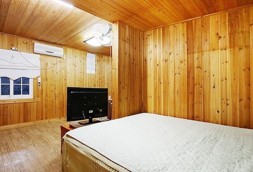 Pocheon Beverly Hill Pension