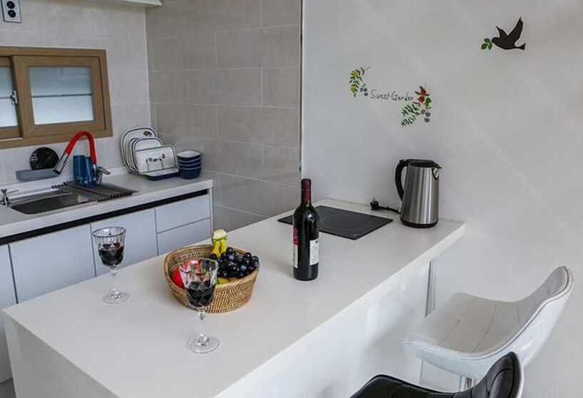 膳宿费 Pohang Blue Hill Pool Villa