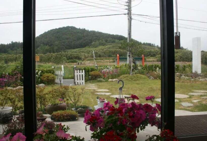 Pohang Hwajin Beach Pension