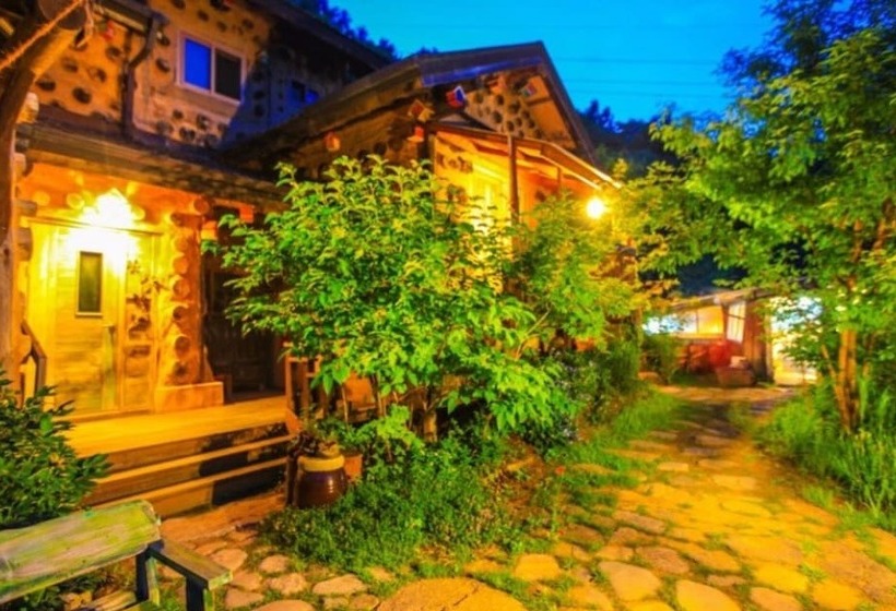Pyeongchang Dolbaenamu Segeuru Pension