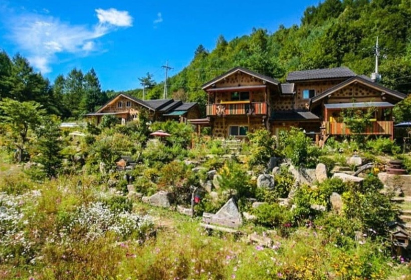 Pyeongchang Dolbaenamu Segeuru Pension