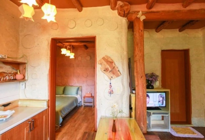 Pyeongchang Dolbaenamu Segeuru Pension