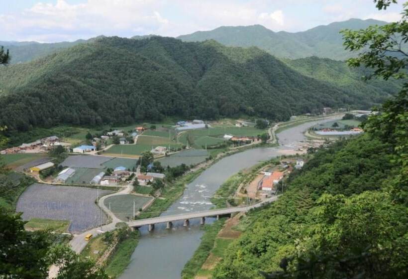 Pyeongchang Hwangtogudeulmaeul Pension