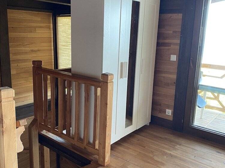 住所  Cedar 1 Bed House With Stunning Views