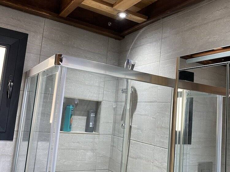 住所  Cedar 1 Bed House With Stunning Views