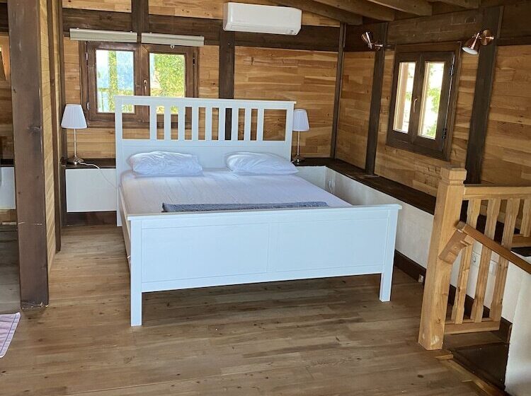 住所  Cedar 1 Bed House With Stunning Views