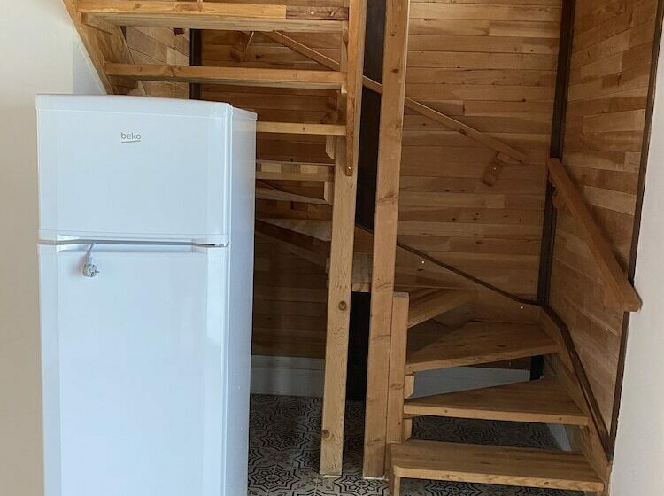 住所  Cedar 1 Bed House With Stunning Views