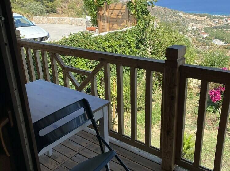 住所  Cedar 1 Bed House With Stunning Views
