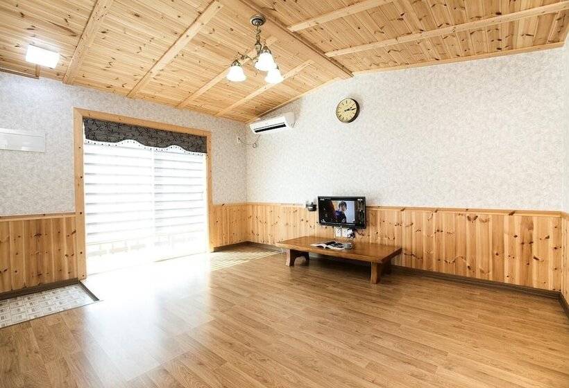 Samcheok Janghobadasoop Pension