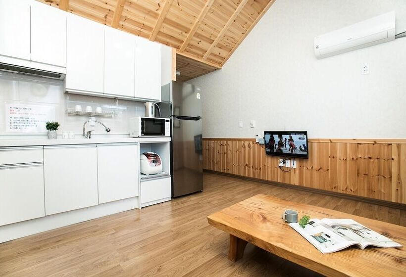 Samcheok Janghobadasoop Pension