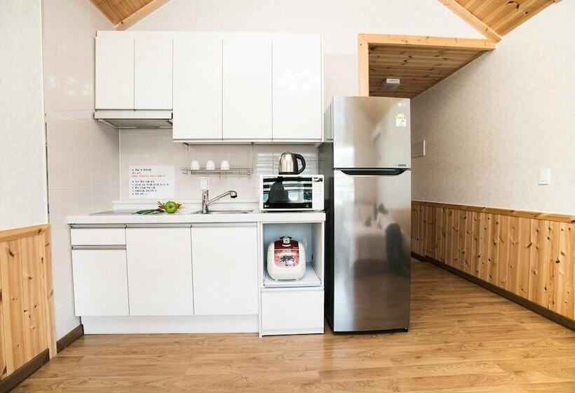 Samcheok Janghobadasoop Pension