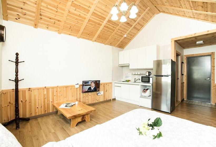 Samcheok Janghobadasoop Pension