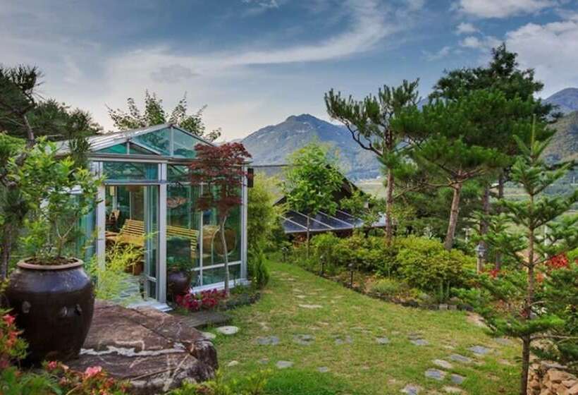 Sancheong Dolkkotdam Pension