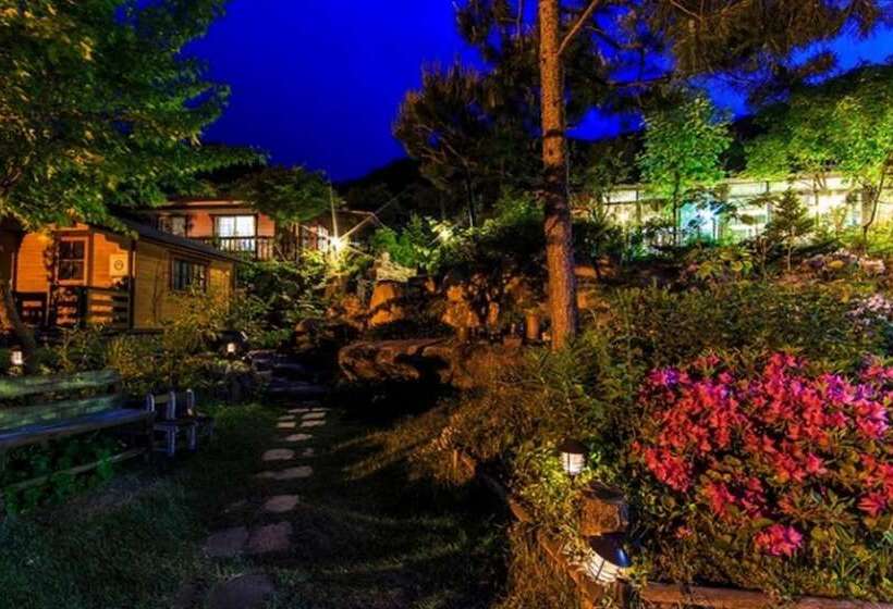 Sancheong Dolkkotdam Pension