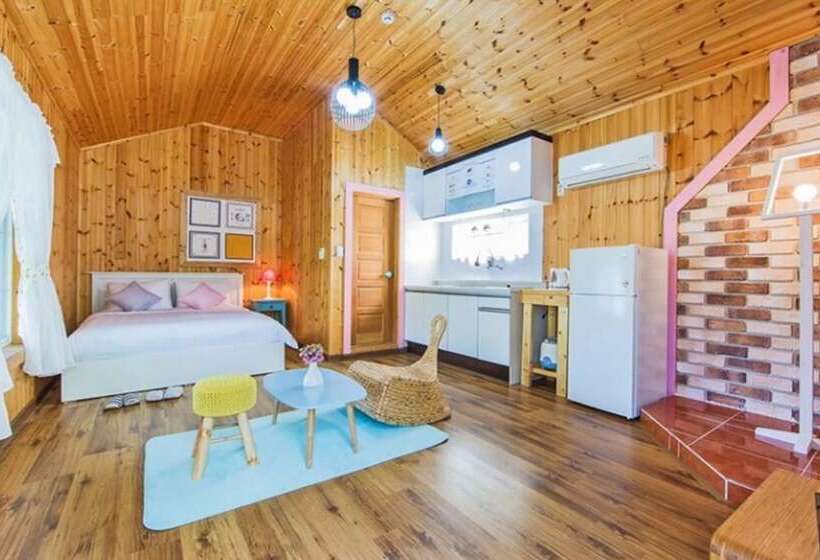 Sancheong Dolkkotdam Pension