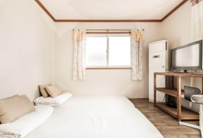 Seosan Badasarang Pension Town