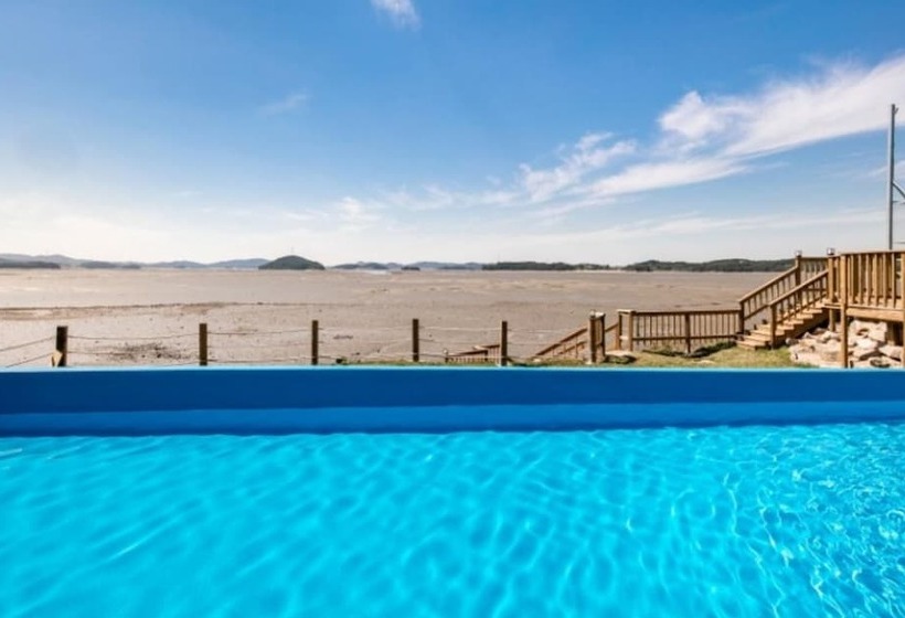 Seosan Badasarang Pension Town