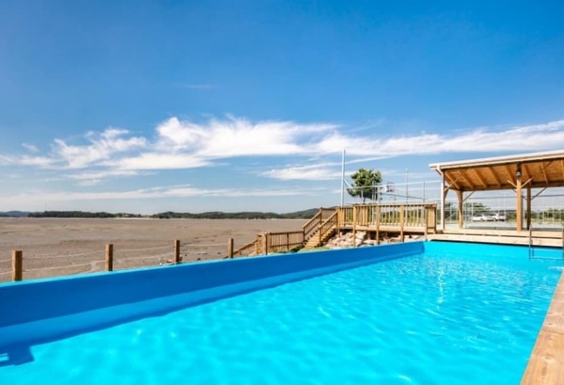 Seosan Badasarang Pension Town