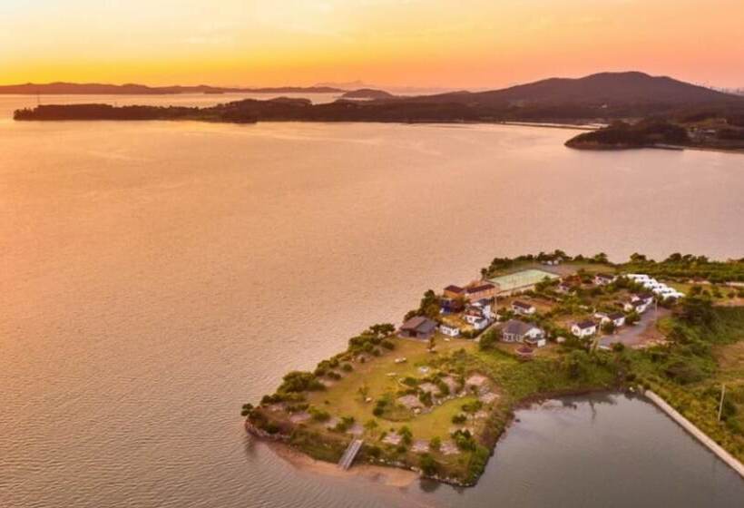 Seosan Badasarang Pension Town