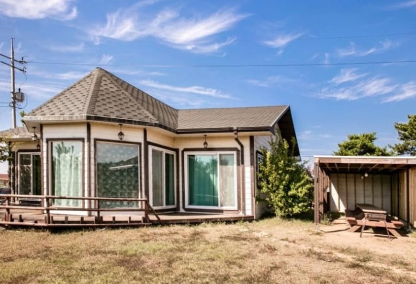 Seosan Badasarang Pension Town