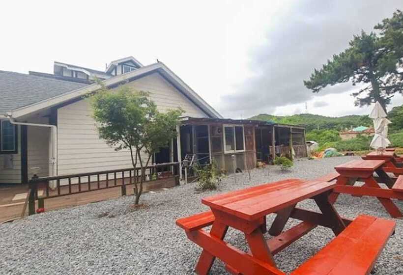 Taean Dalbam Pet Pension