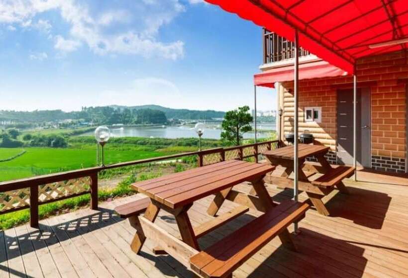 Taean Gomseom Hwangto Village Pension