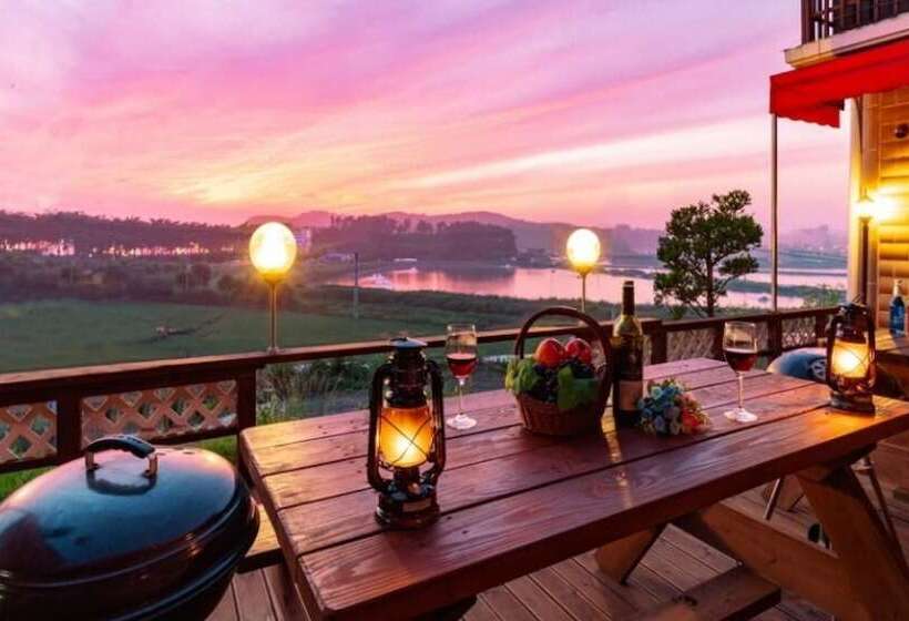 Taean Gomseom Hwangto Village Pension