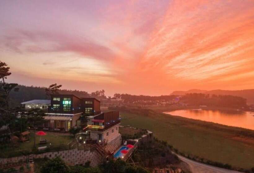 Taean Gomseom Hwangto Village Pension