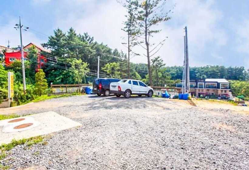 Taean Gomseom Hwangto Village Pension