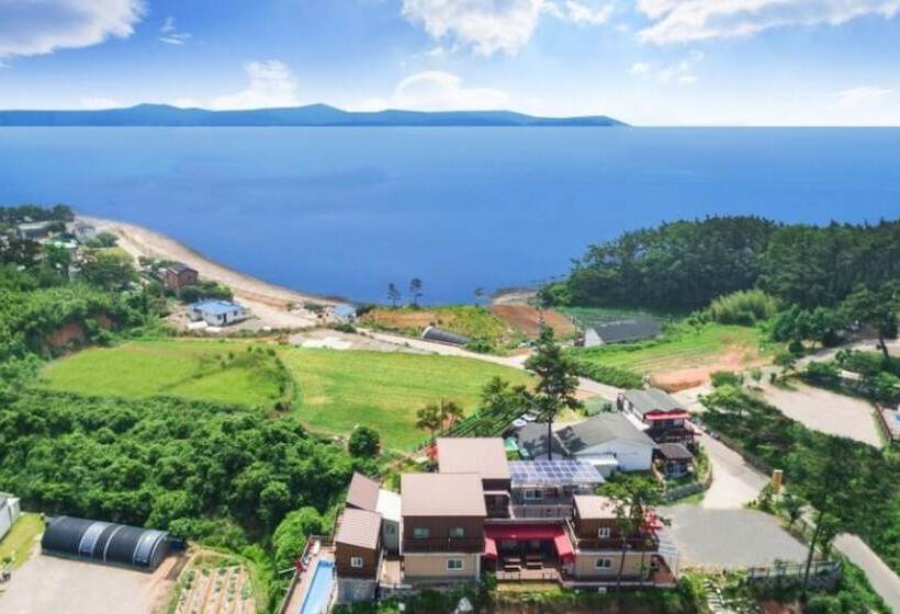 Taean Gomseom Hwangto Village Pension