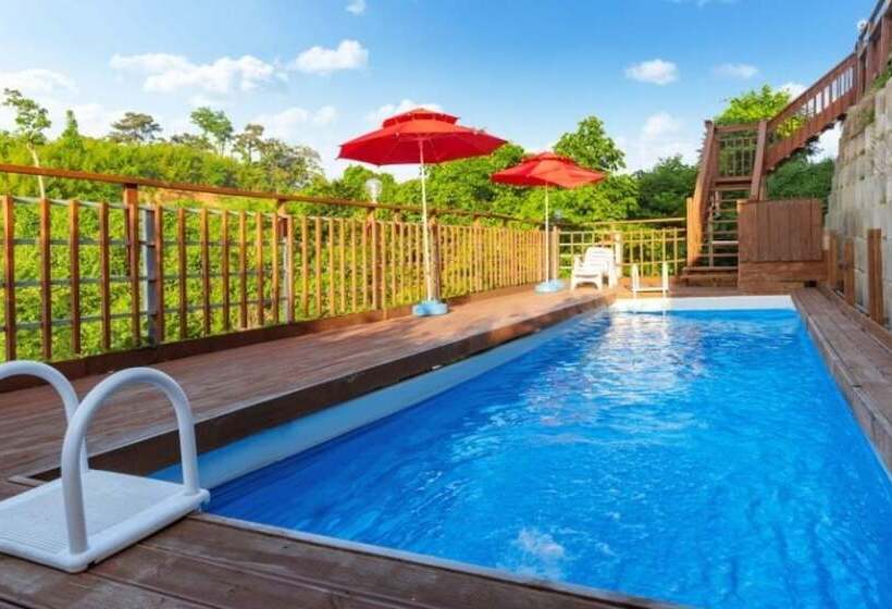 Taean Gomseom Hwangto Village Pension