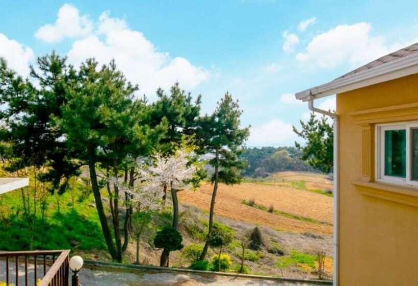 Taean Versailles Pension