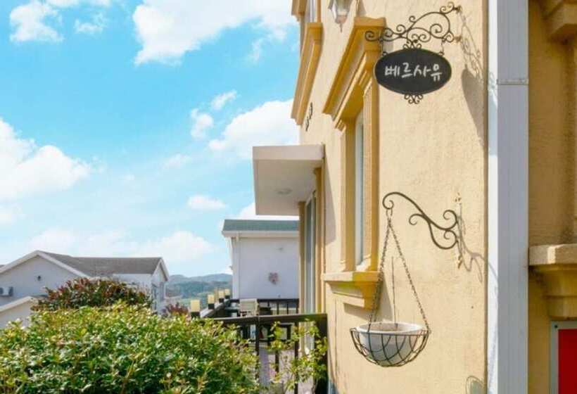 Taean Versailles Pension