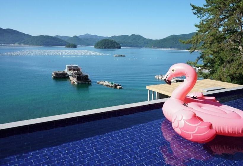 Tongyeong Glow Pension
