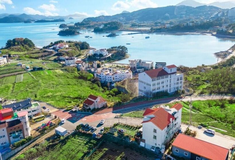 Tongyeong Haeorum Kids Pension