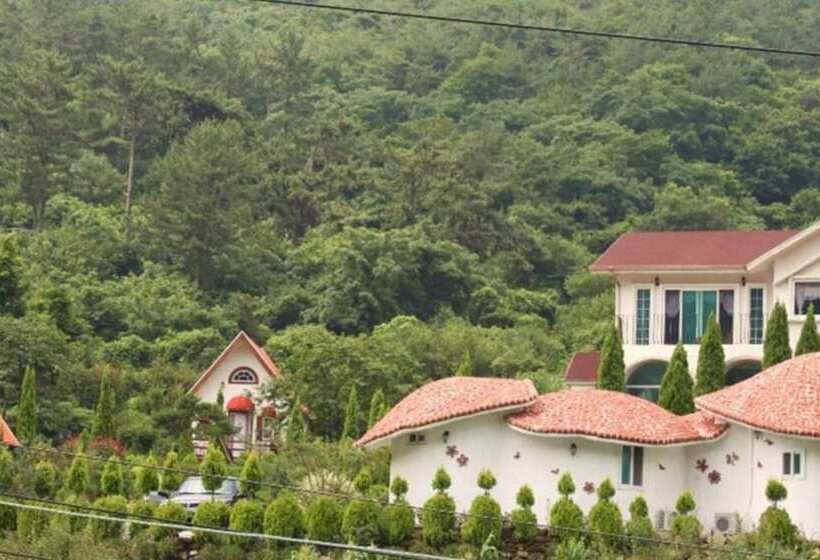 Tongyeong Morning Dew Pension