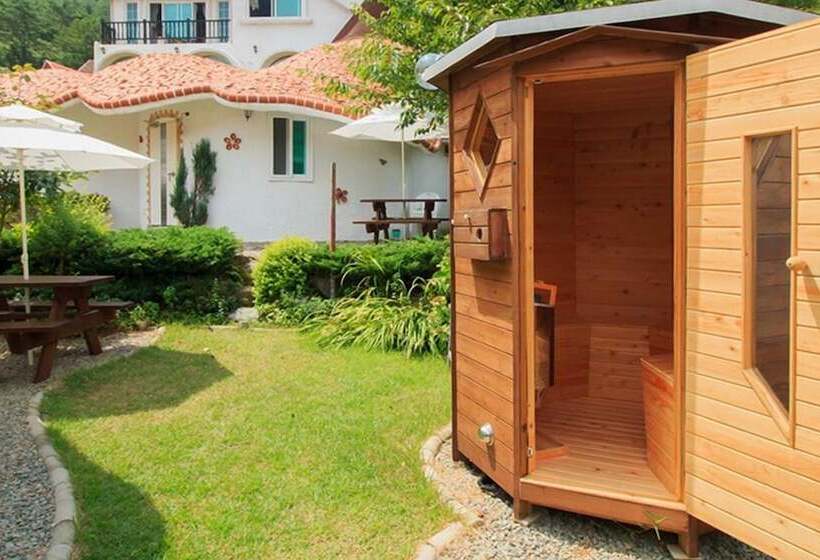 Tongyeong Morning Dew Pension