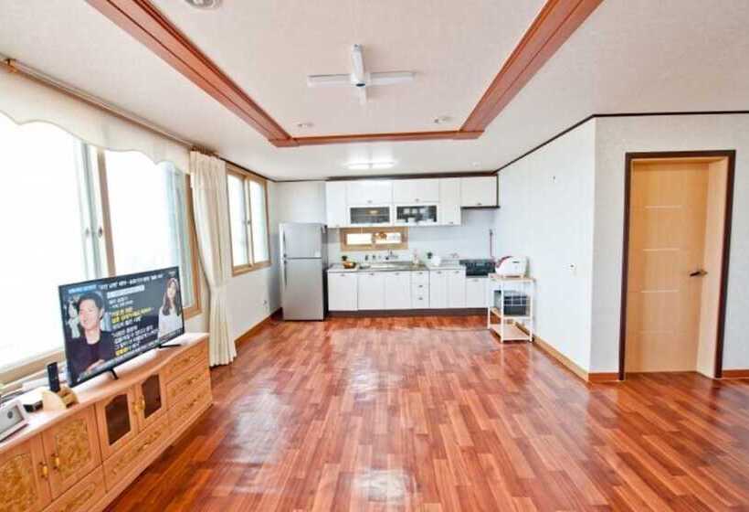 Uljin Saeparanggil Pension