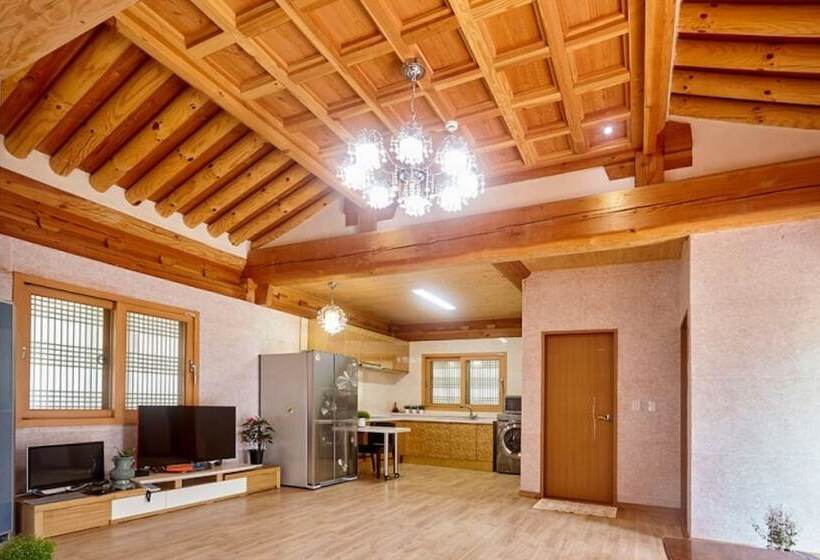 Wanju Hanok Pension Hyurim