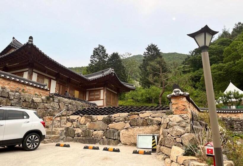 Wanju Hanok Pension Hyurim