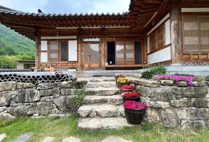 Wanju Hanok Pension Hyurim