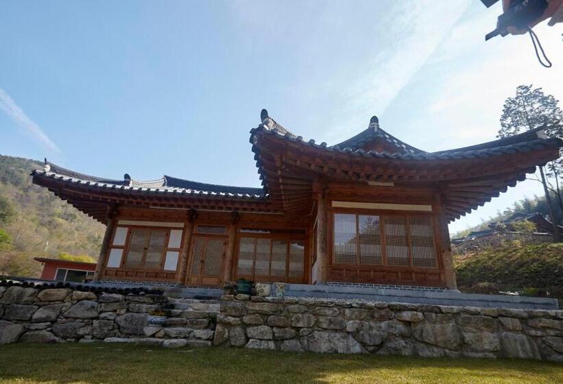 Wanju Hanok Pension Hyurim