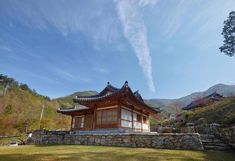 Wanju Hanok Pension Hyurim
