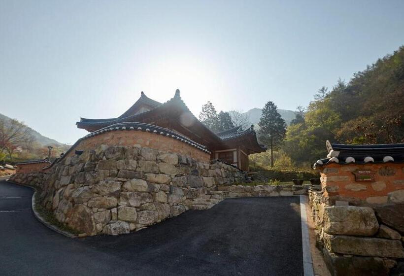 Wanju Hanok Pension Hyurim