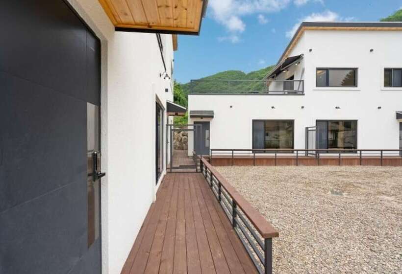Yangpyeong Chorokbam Pool Villa Pension