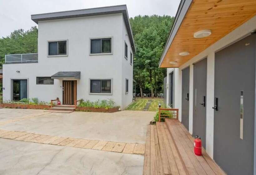 Yangpyeong Chorokbam Pool Villa Pension