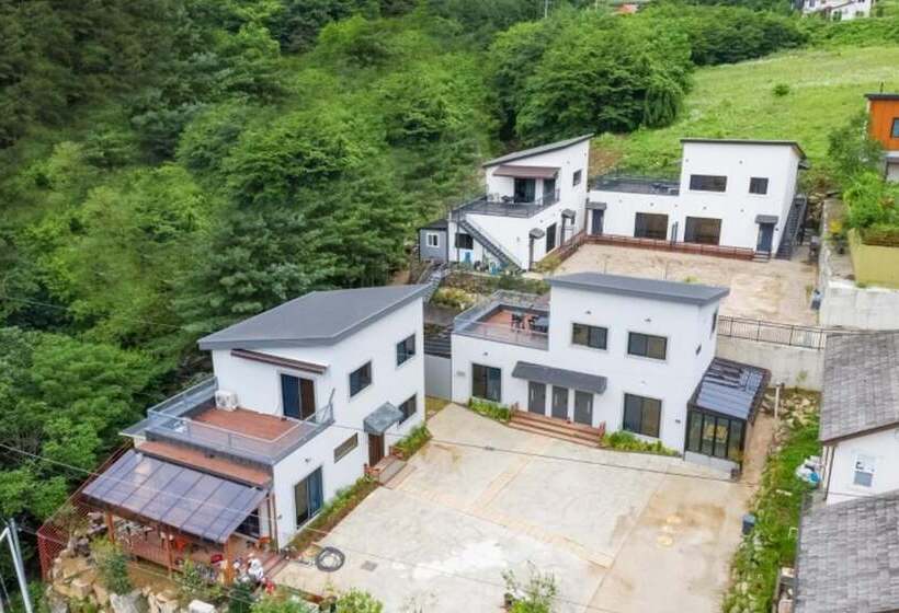 Yangpyeong Chorokbam Pool Villa Pension
