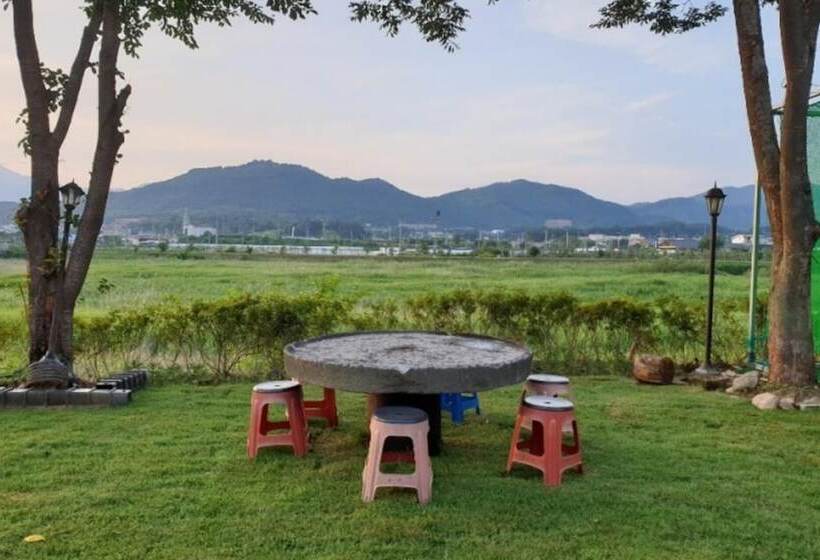 Yangpyeong Hayandohwaji Pension